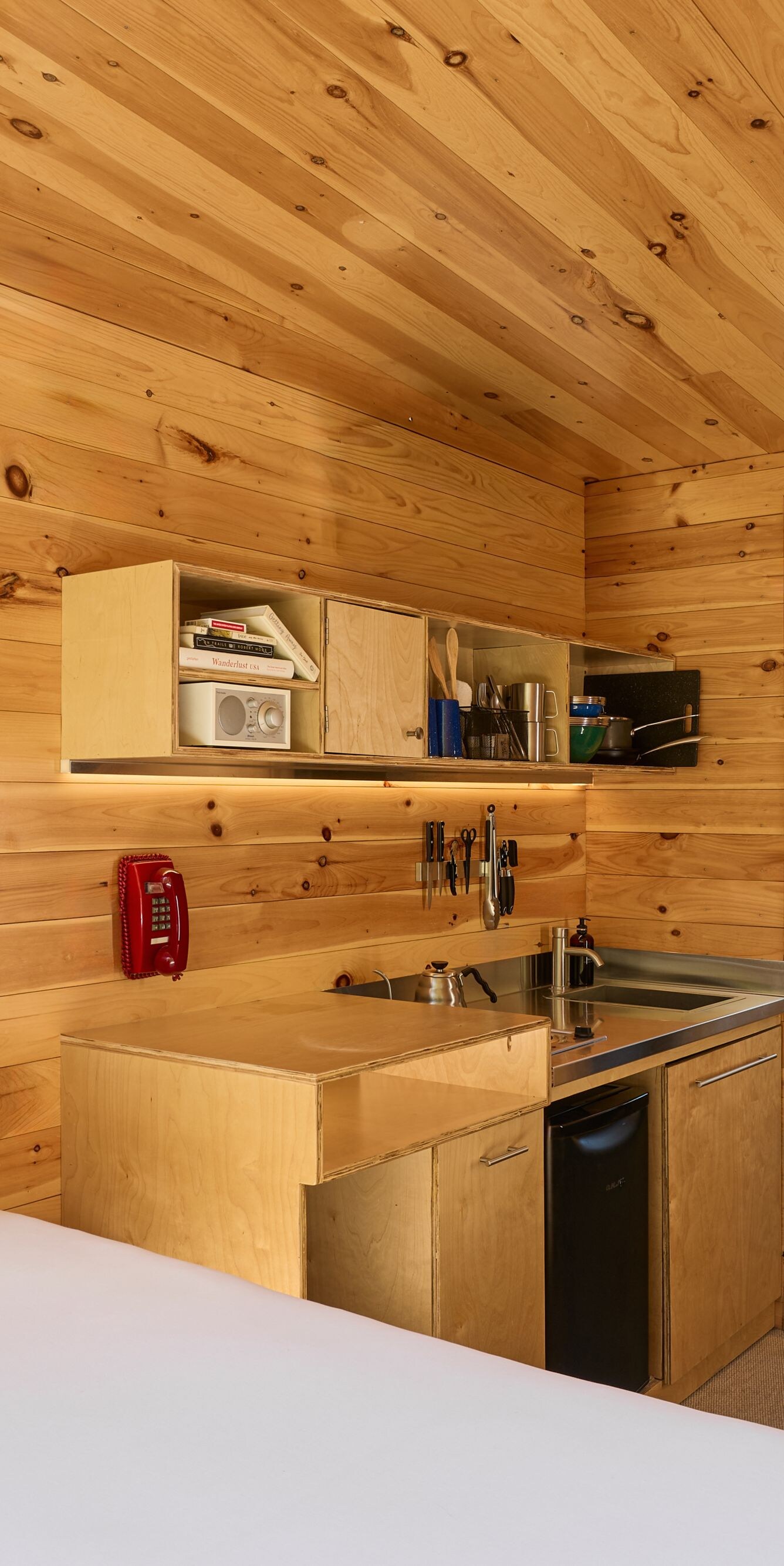 Cabin with kitchenette, dining table, bed