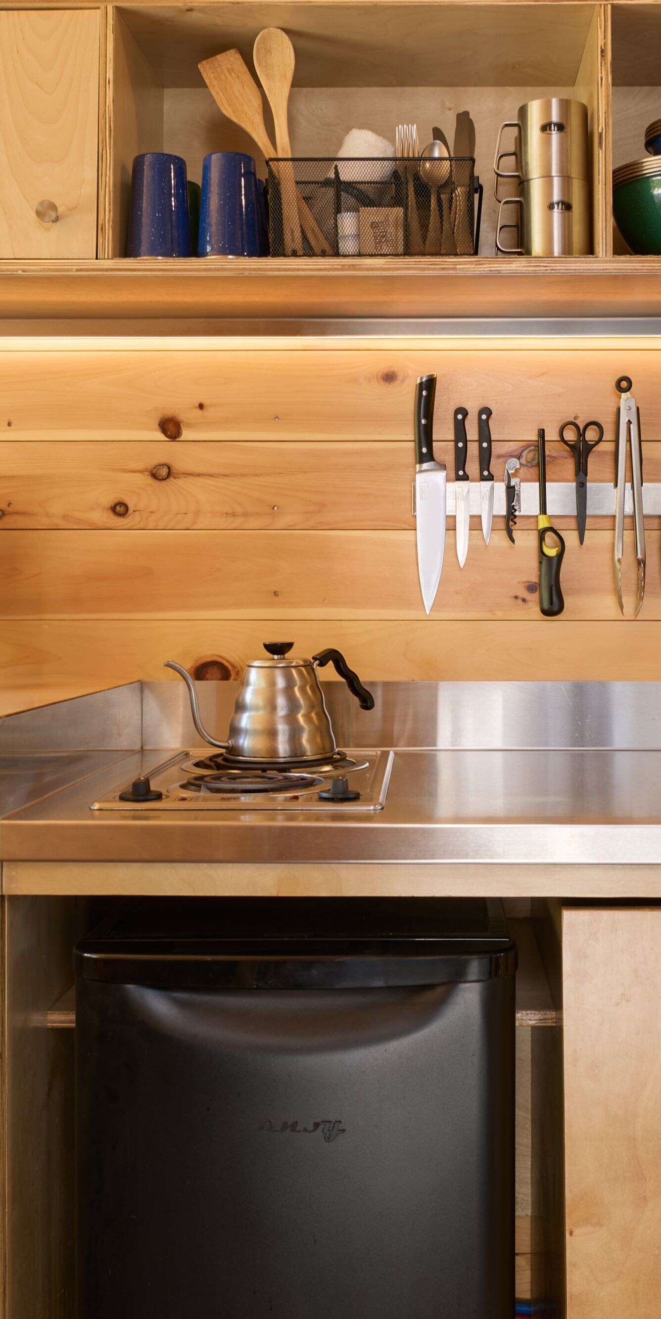 Cabin with kitchenette, and kitchen supplies