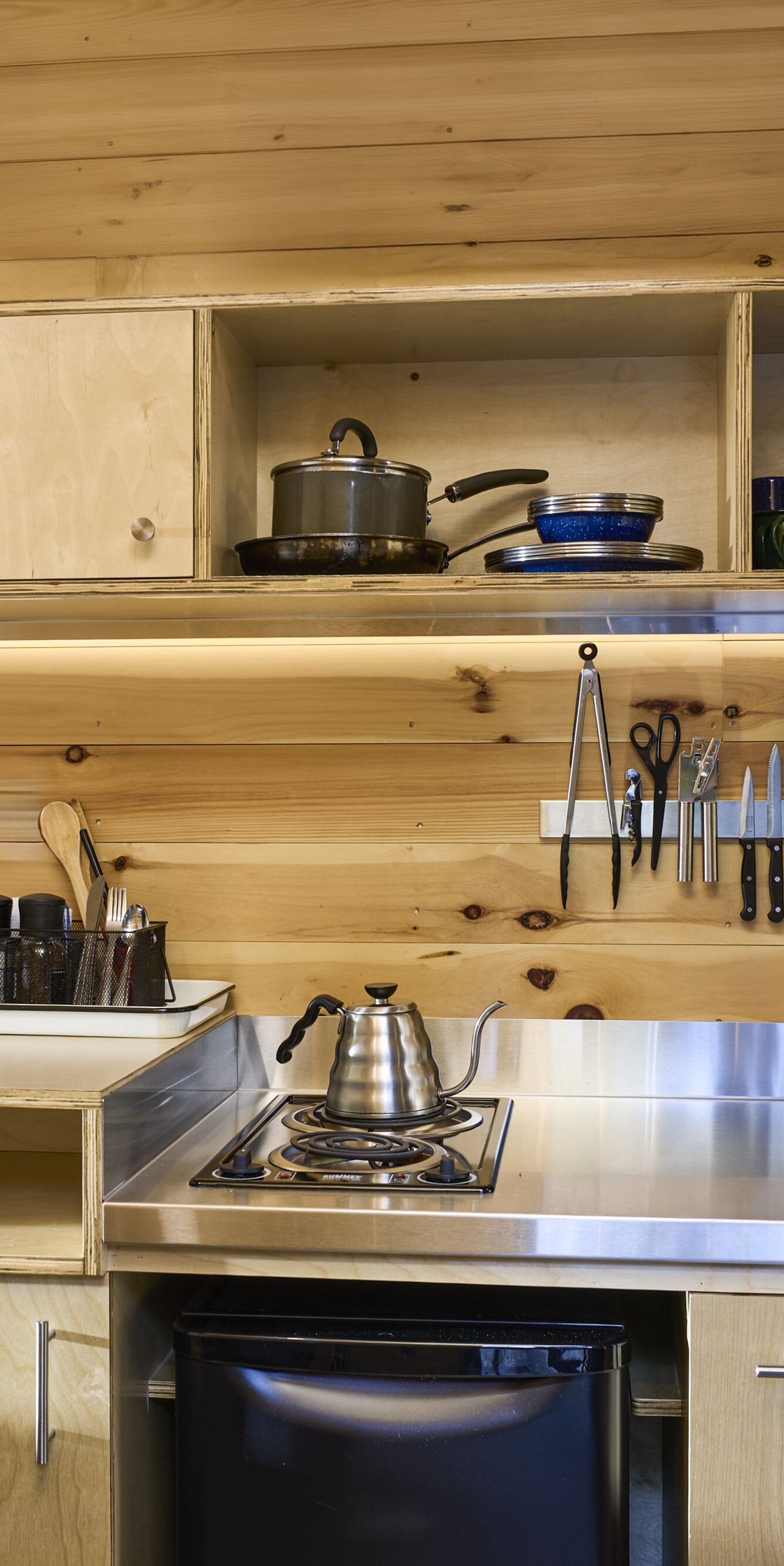 Queen Bunk Kitchenette