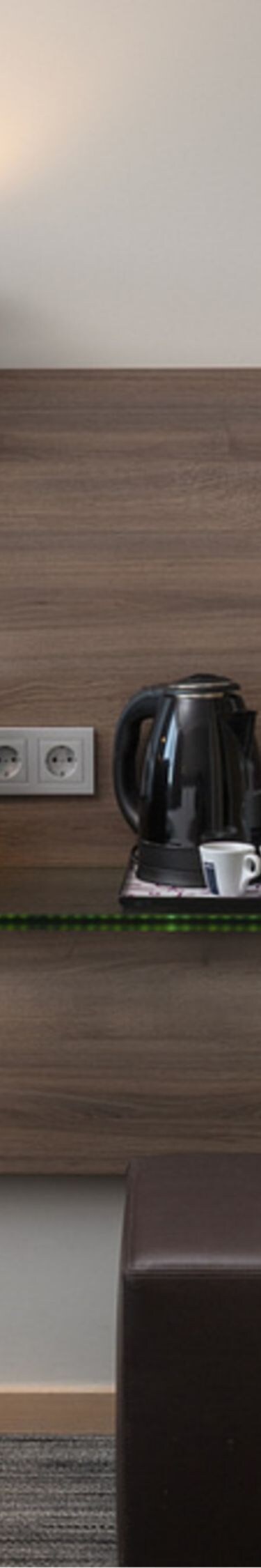 TV e macchina da caffè nella camera Moxy