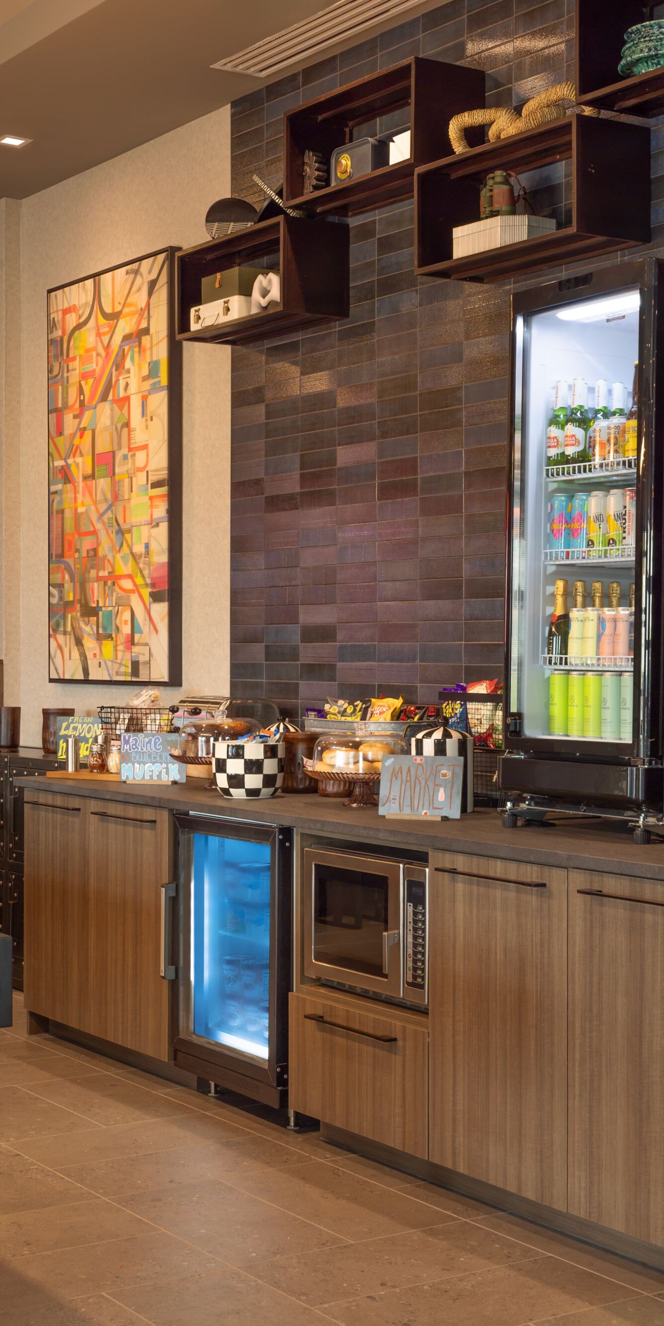 Convenience market in lobby