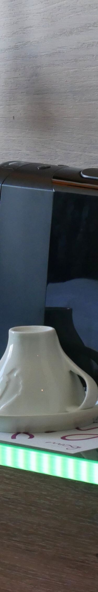 Cafetière électrique dans la chambre