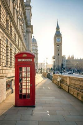 Red telephone booth in front of Big Ben