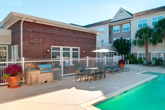 Outdoor Pool and Grill
