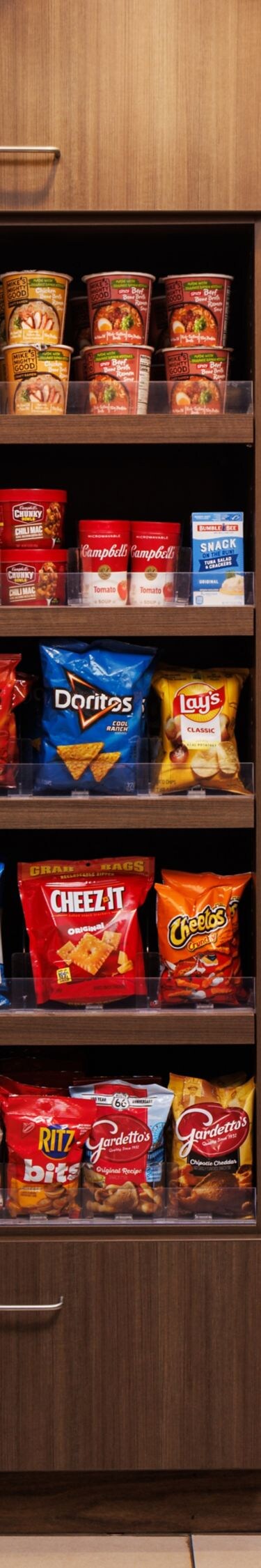 Grab-and-go market for snacks