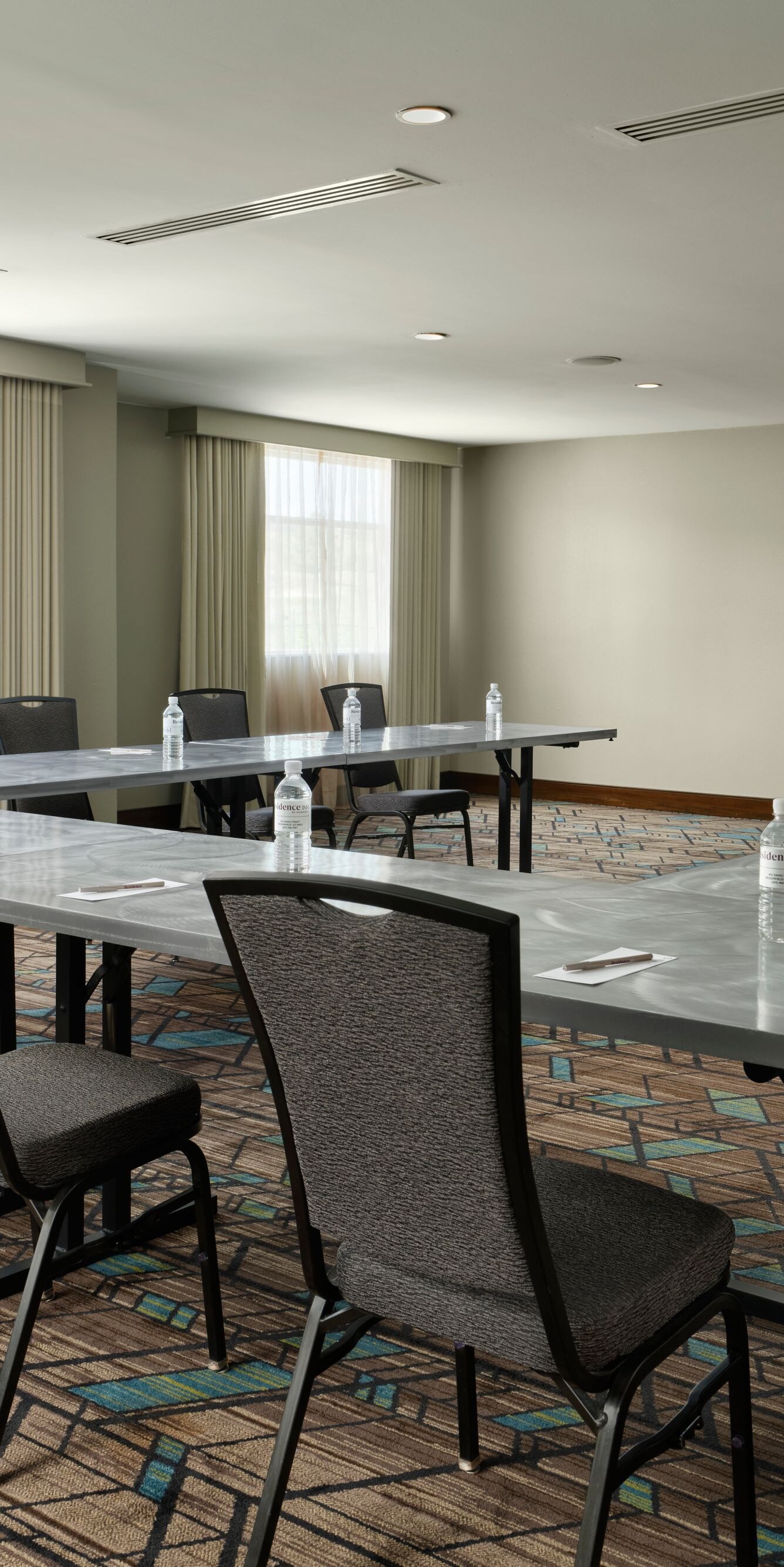 Meeting room with U-shaped set up