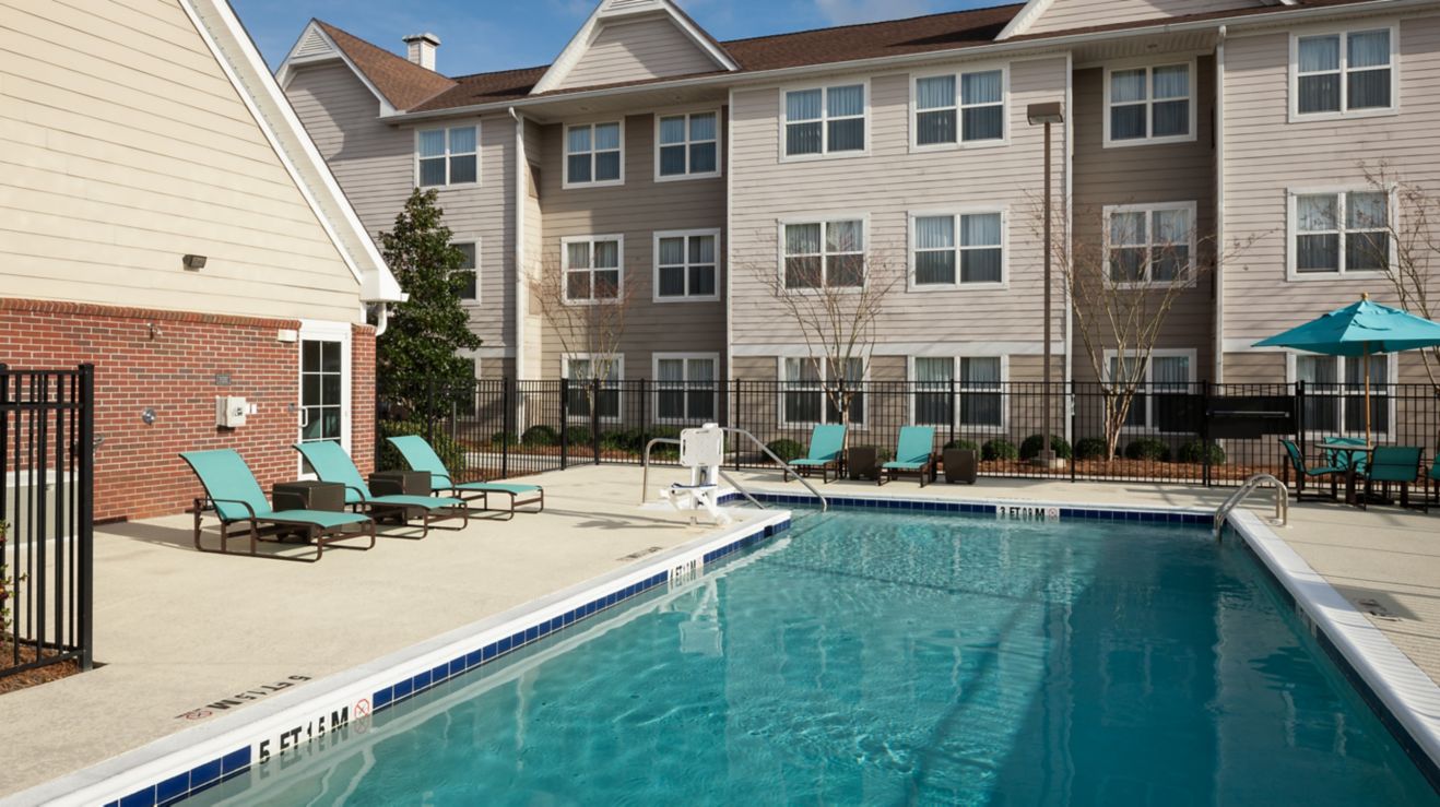 outdoor pool, chairs 