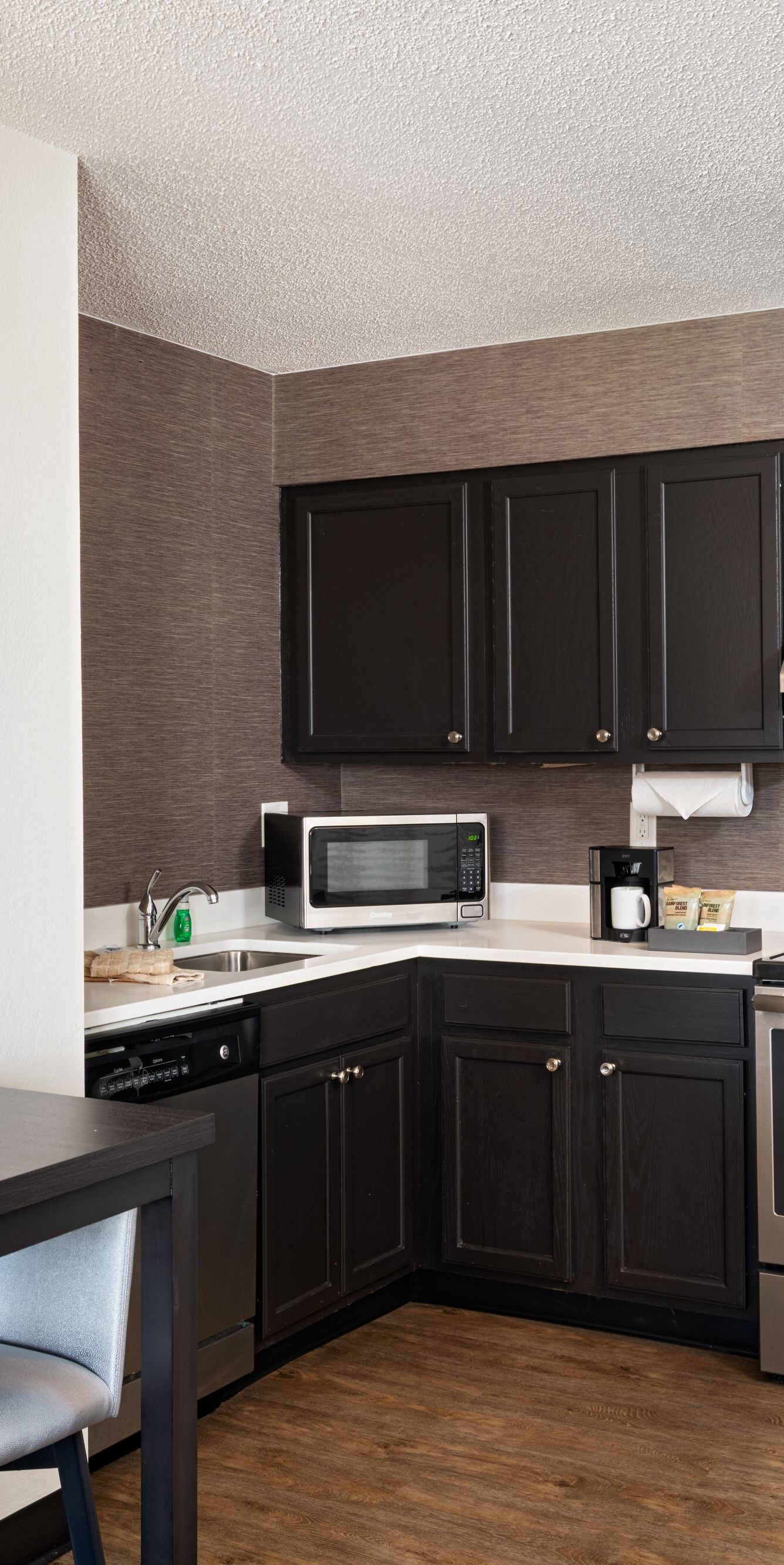 King studio suite kitchen