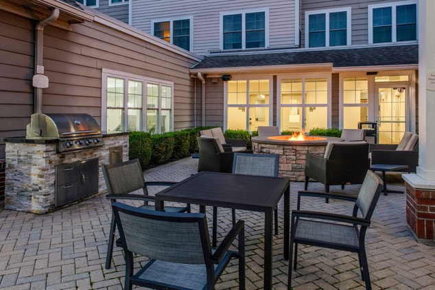 Outdoor Patio, fire pit, seating