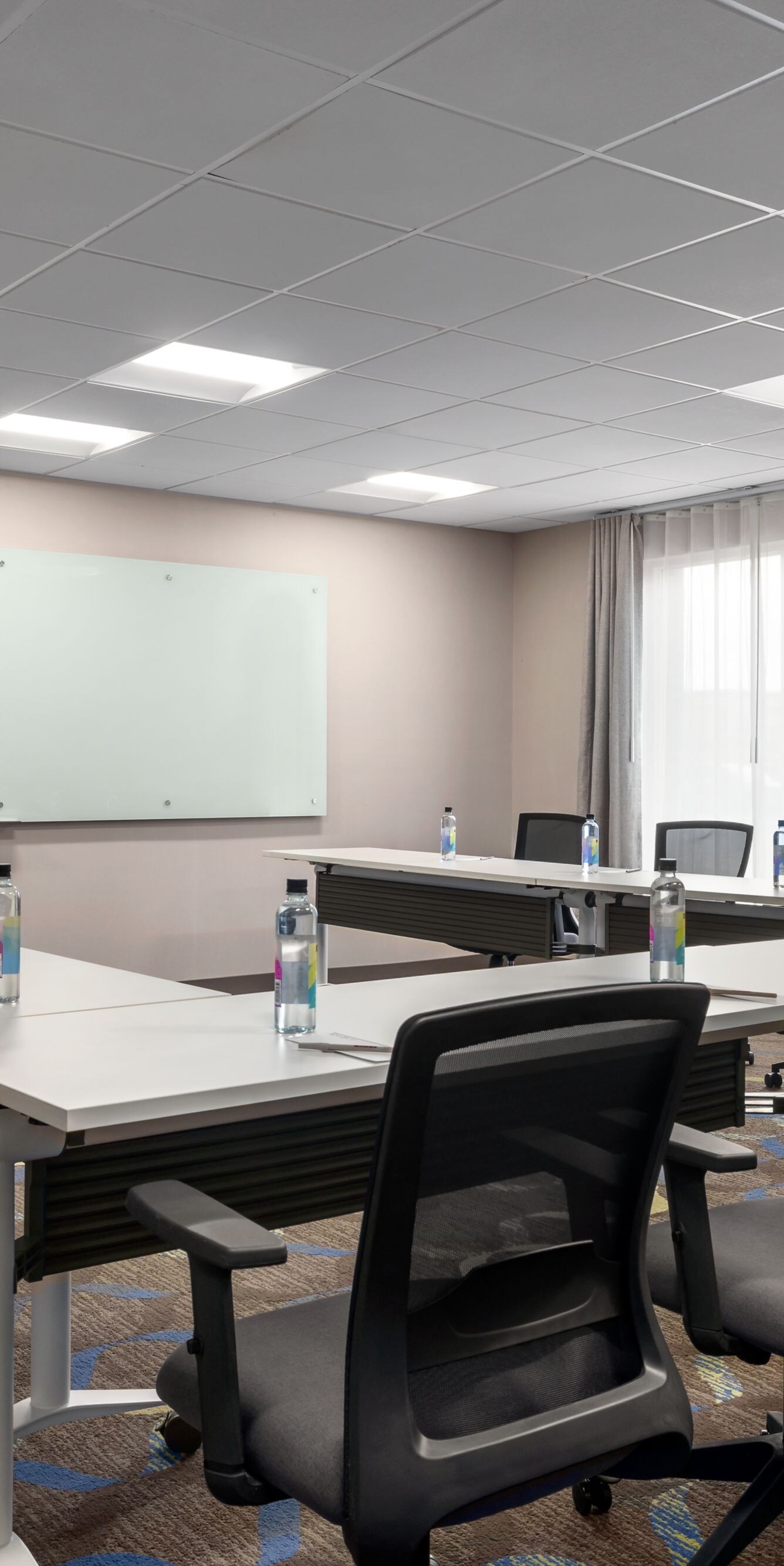 Meeting room with U-shaped set up