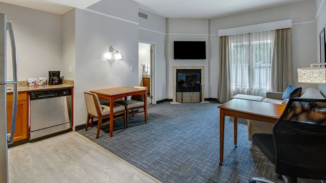 one-bedroom suite living room