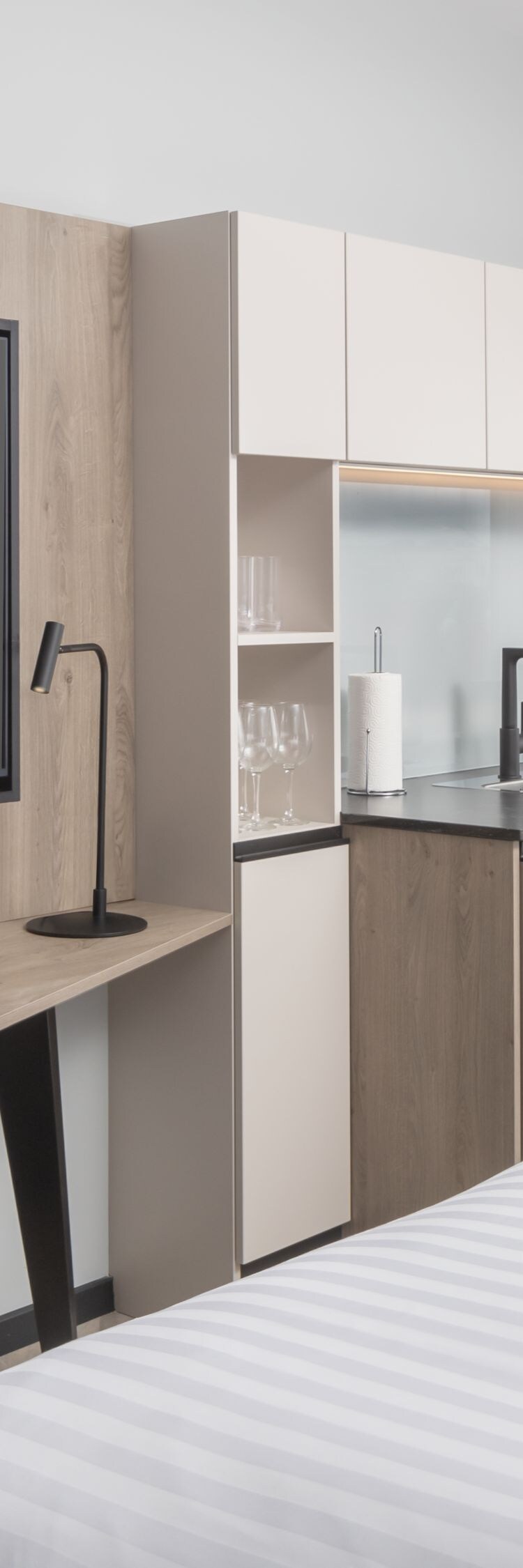 Studio Suite Kitchenette & TV