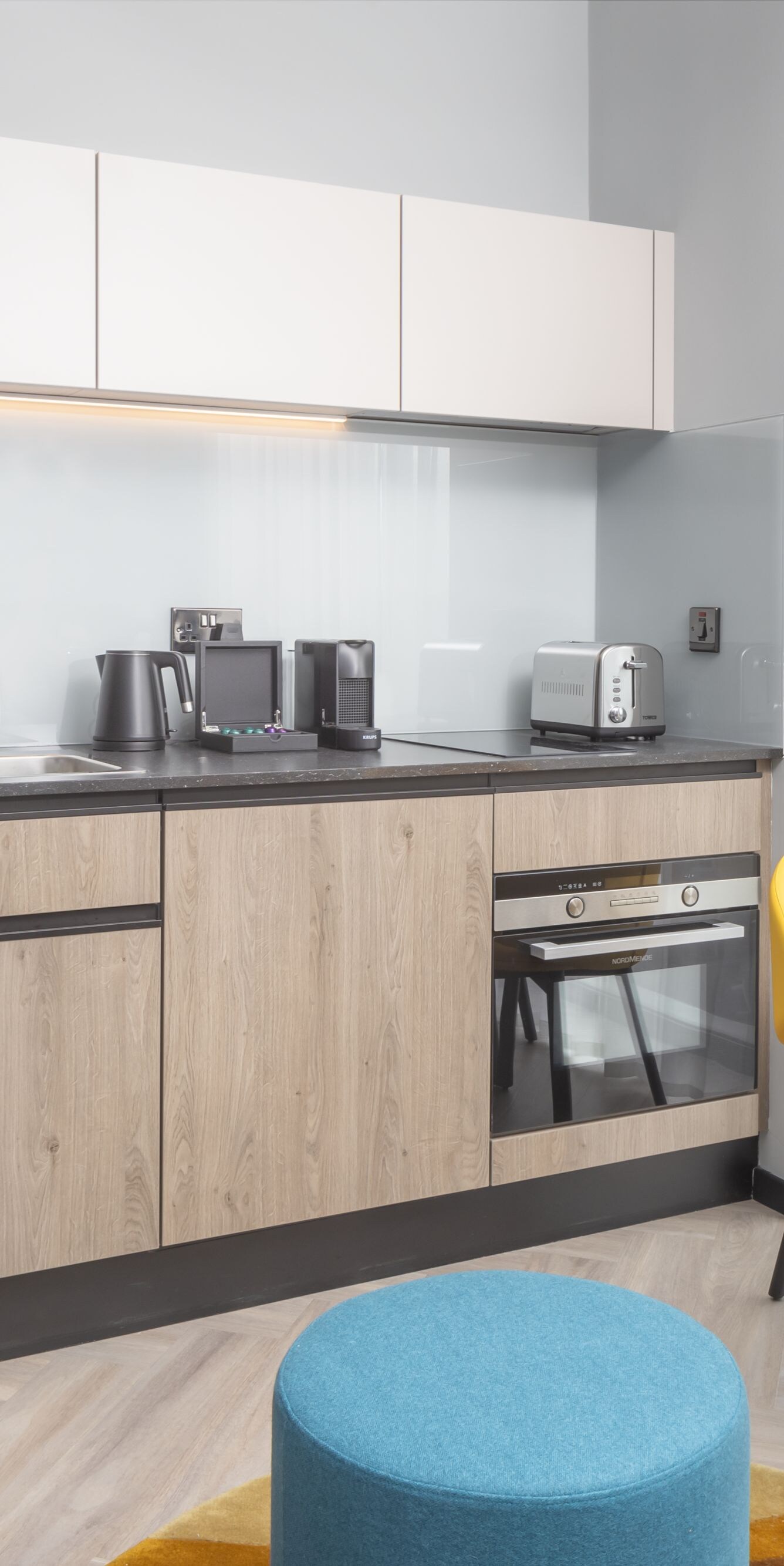 Studio Suite Kitchenette & City View