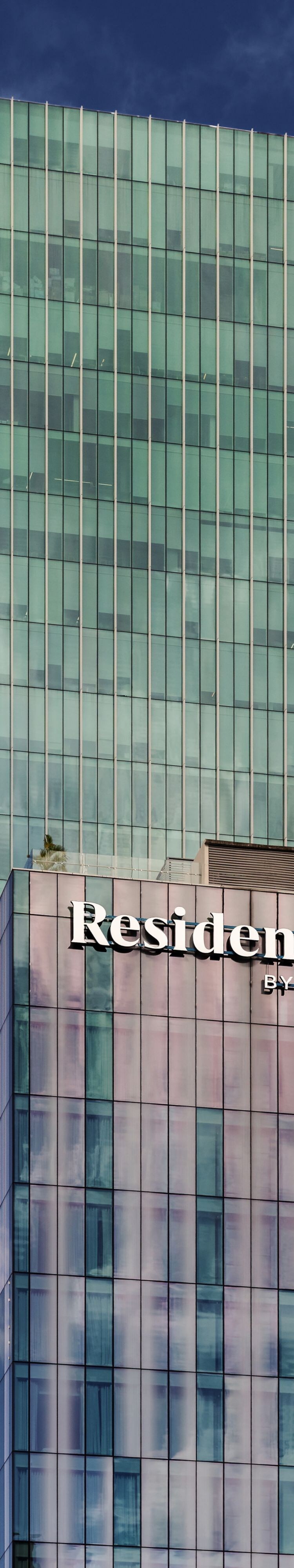 Exterior del hotel por el día