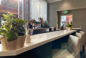 Lobby bar and lounge