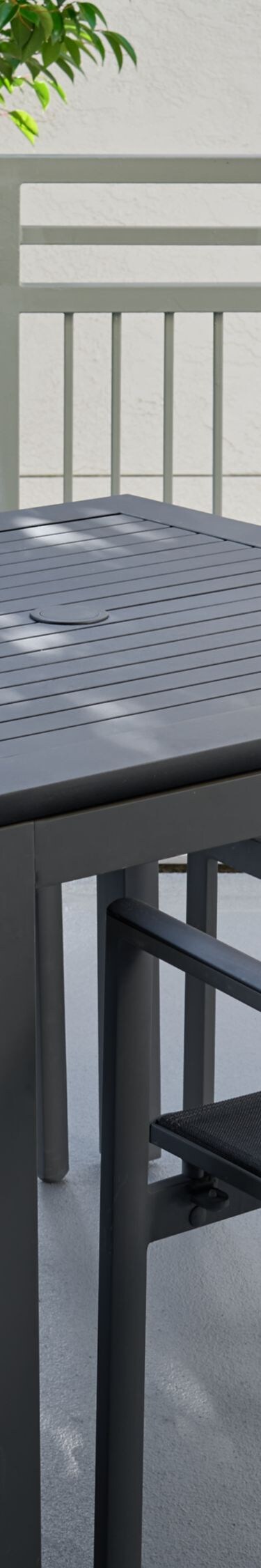 Balcony with table for four