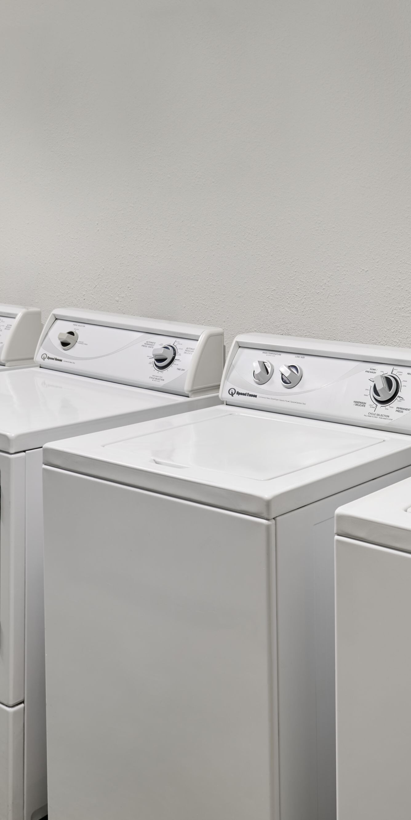 Guest-use laundry room
