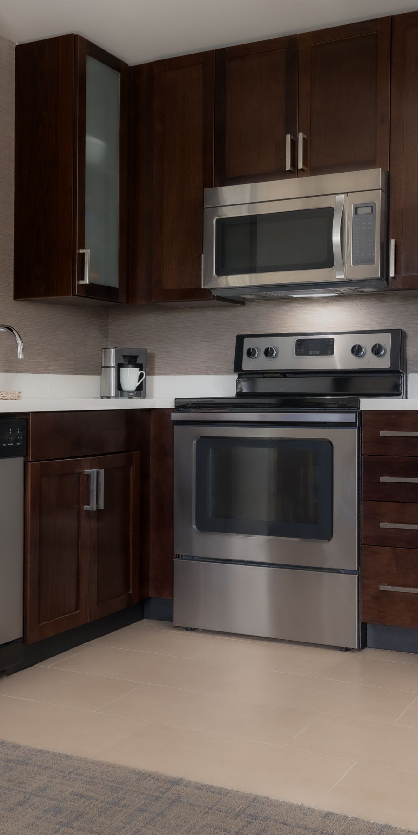 Suite kitchen with full-size appliances.