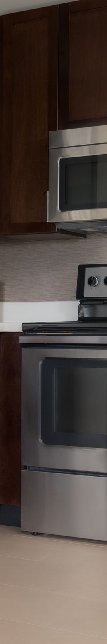 Suite kitchen with full-size appliances.
