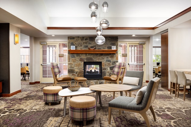 Lobby with fireplace, table and chairs 
