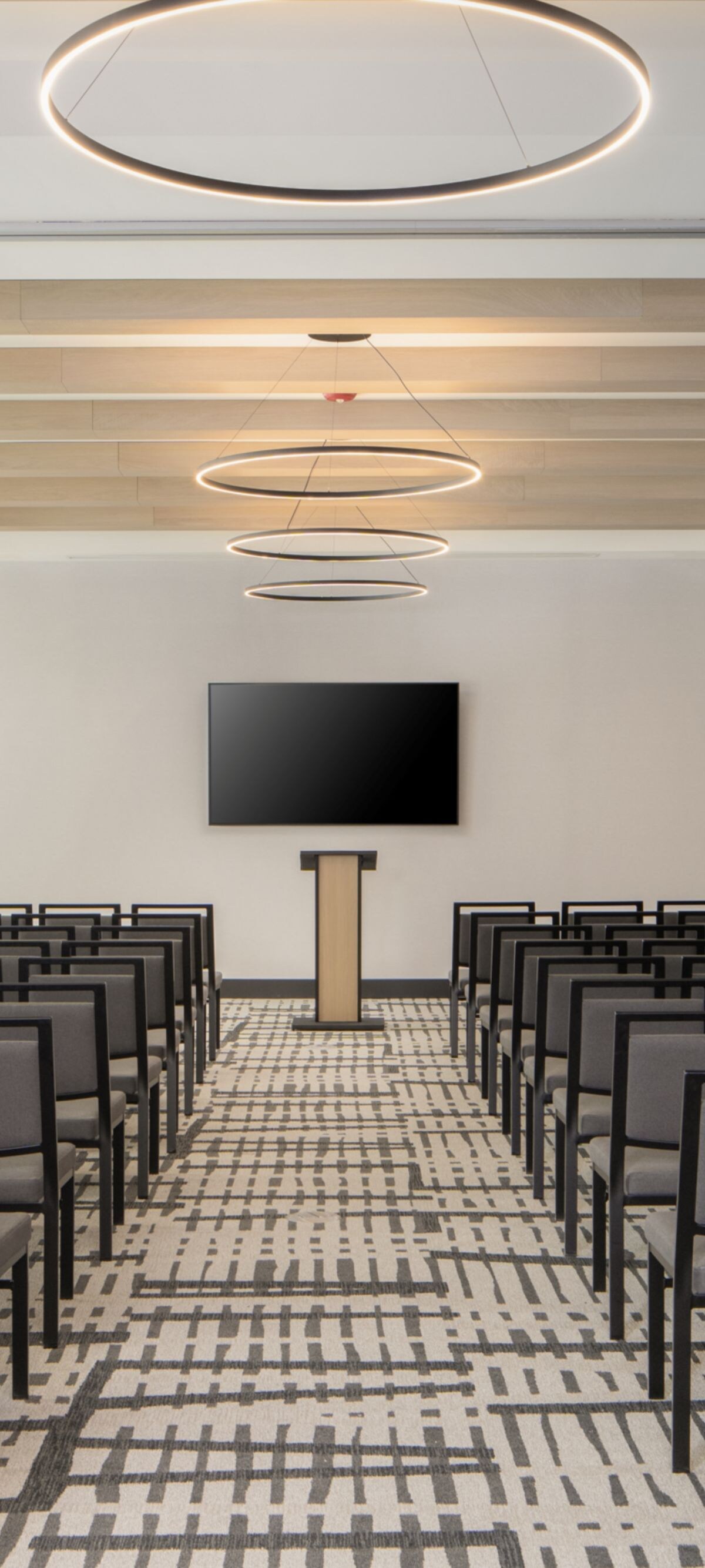 Salle de réunion en configuration présentation