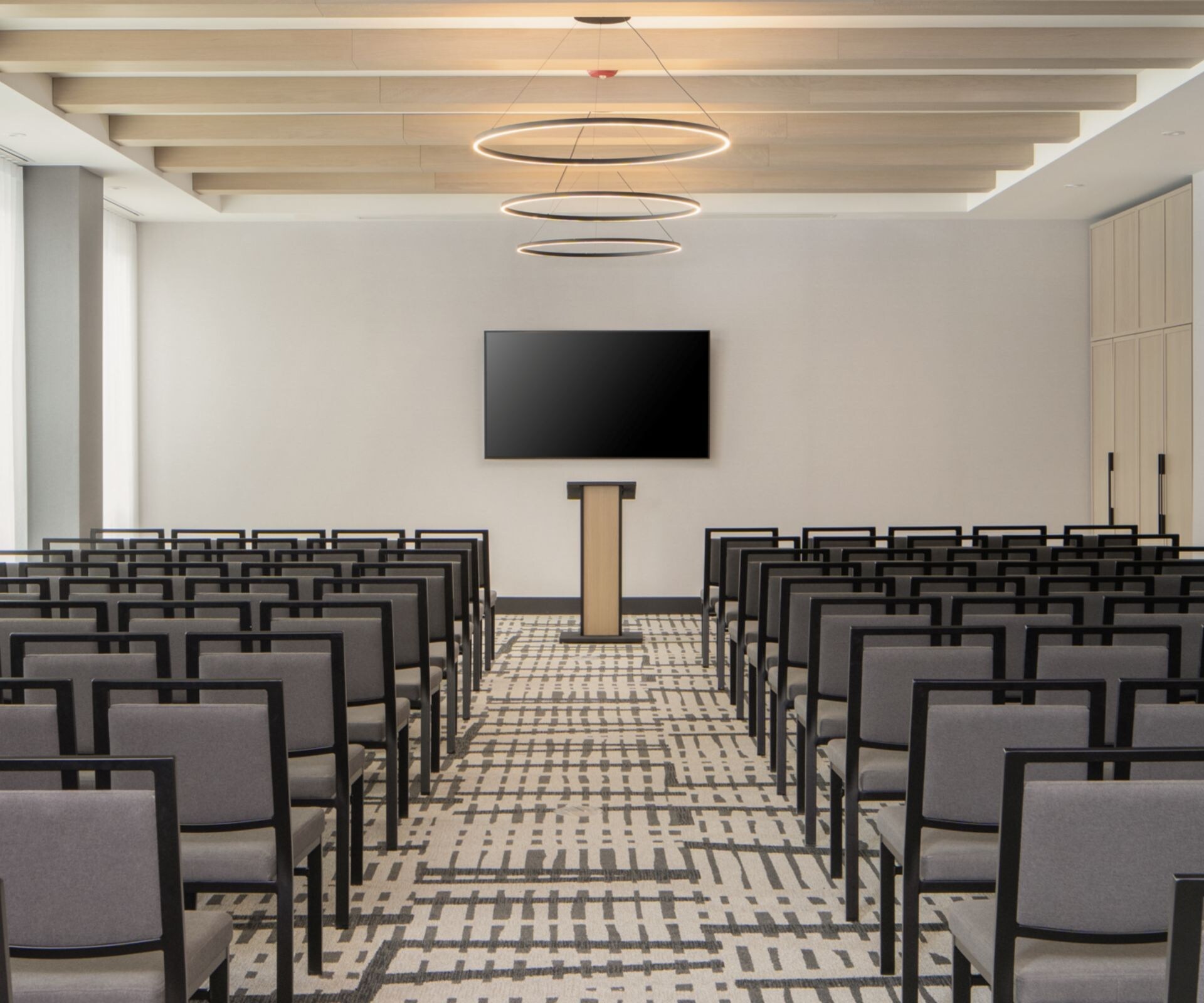 Salle de réunion en configuration présentation