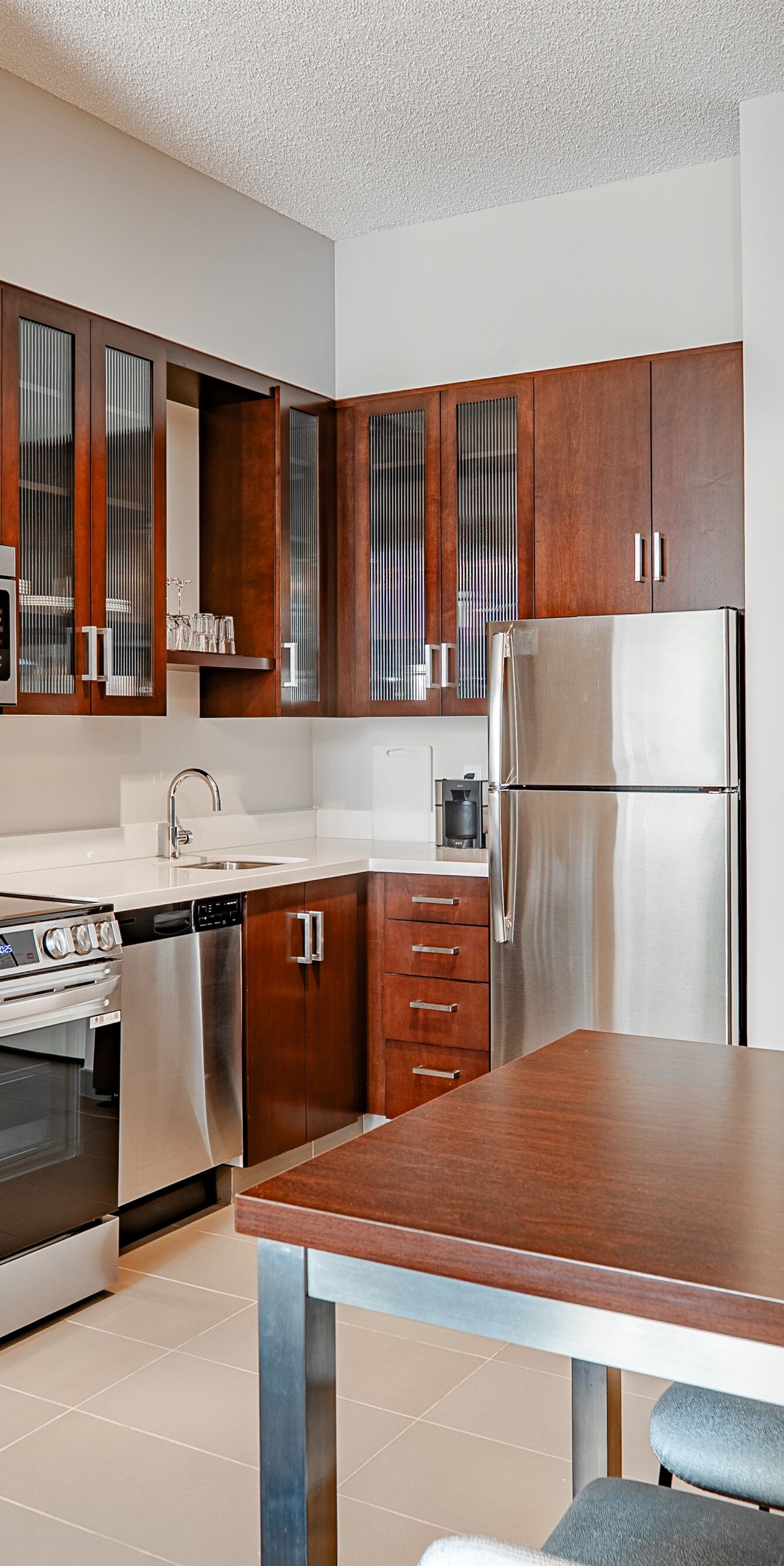 Cuisine de suite accessible aux personnes à mobilité réduite à 1 chambre