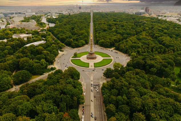 Tiergarten park and Victory Column from above