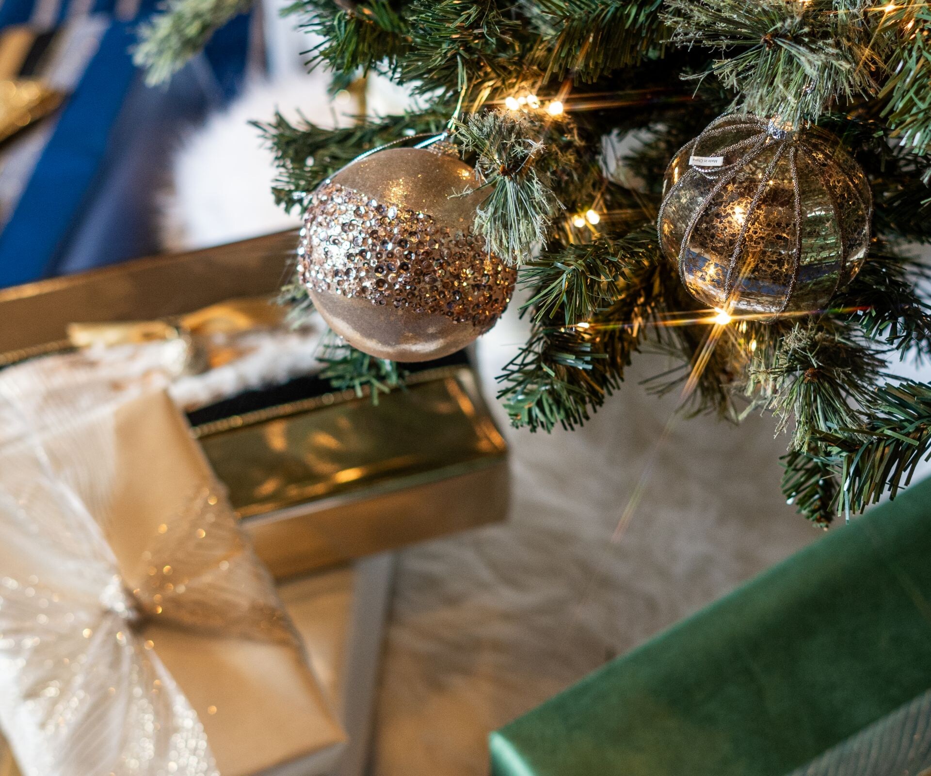 Holiday tree with gifts
