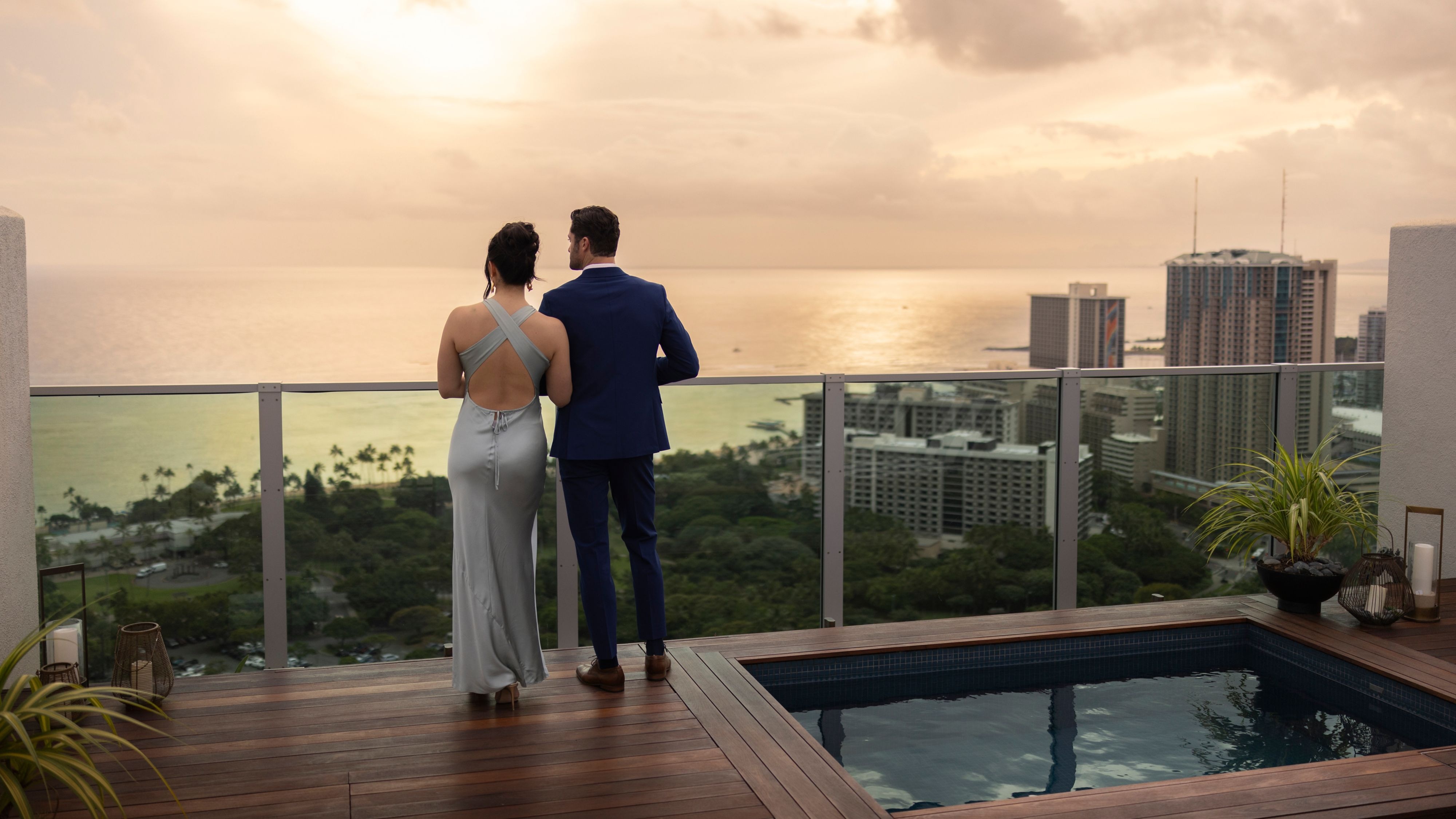 SUNSET ROMANCE ESCAPE