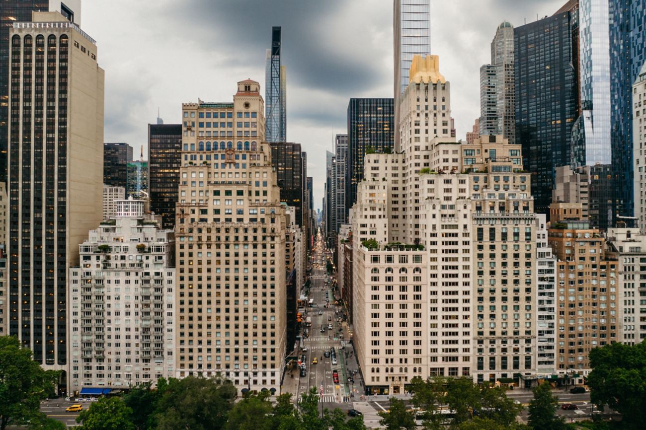 Bild von Wolkenkratzern und Straße in New York City