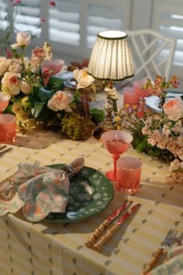 Wedding place setting with flowers