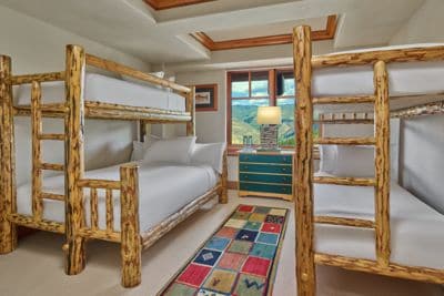 2 bunk beds in penthouse 906