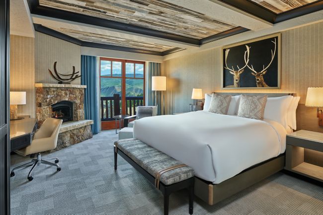 King bedroom located on the Club Level 