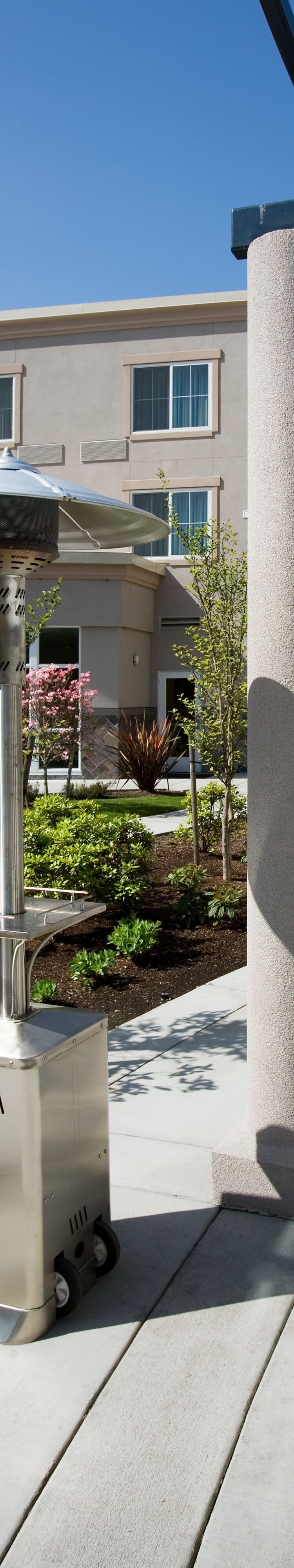 Lounge Patio – Kirkland Courtyard