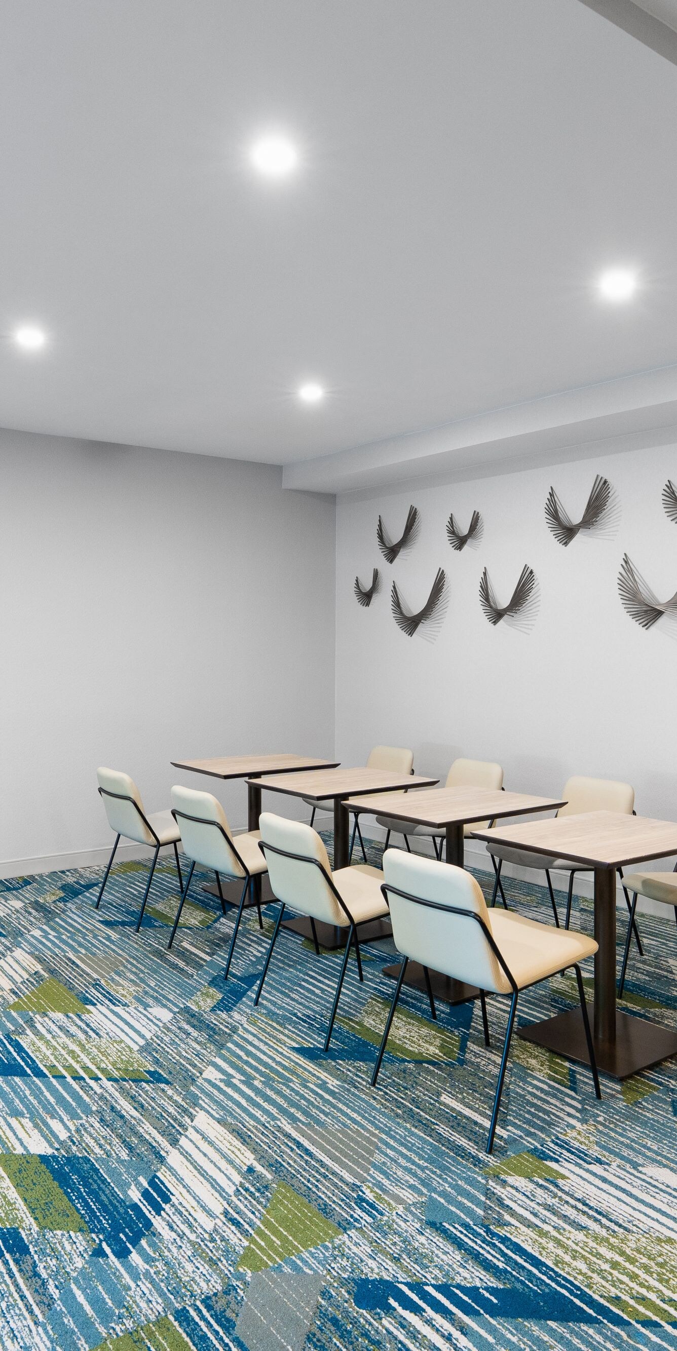 Breakfast Seating Area - spacious
