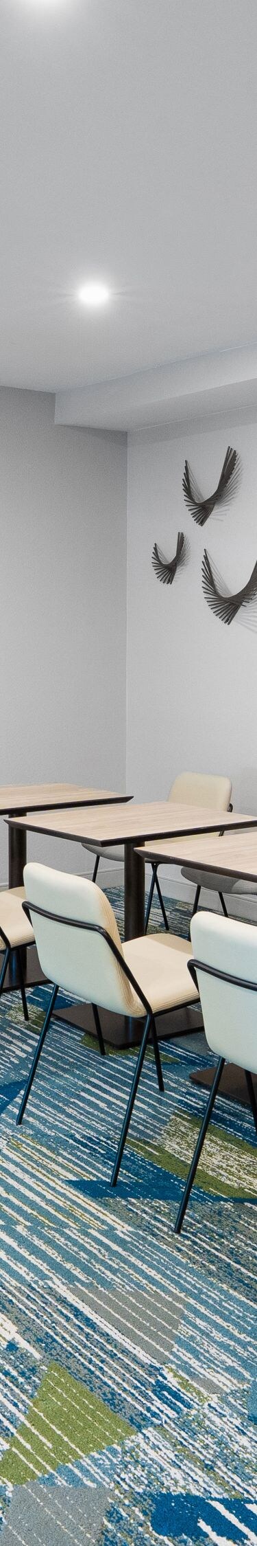 Breakfast Seating Area - spacious