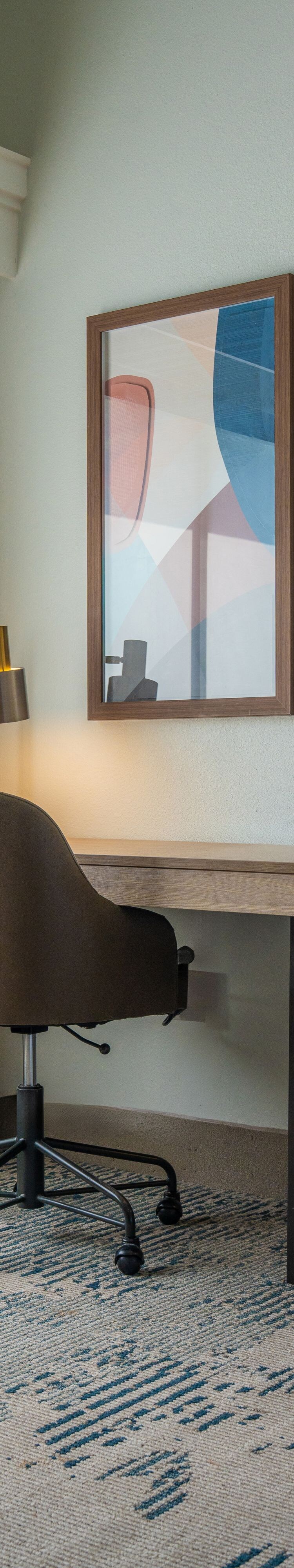 Work Desk is ideal for conducting virtual meetings