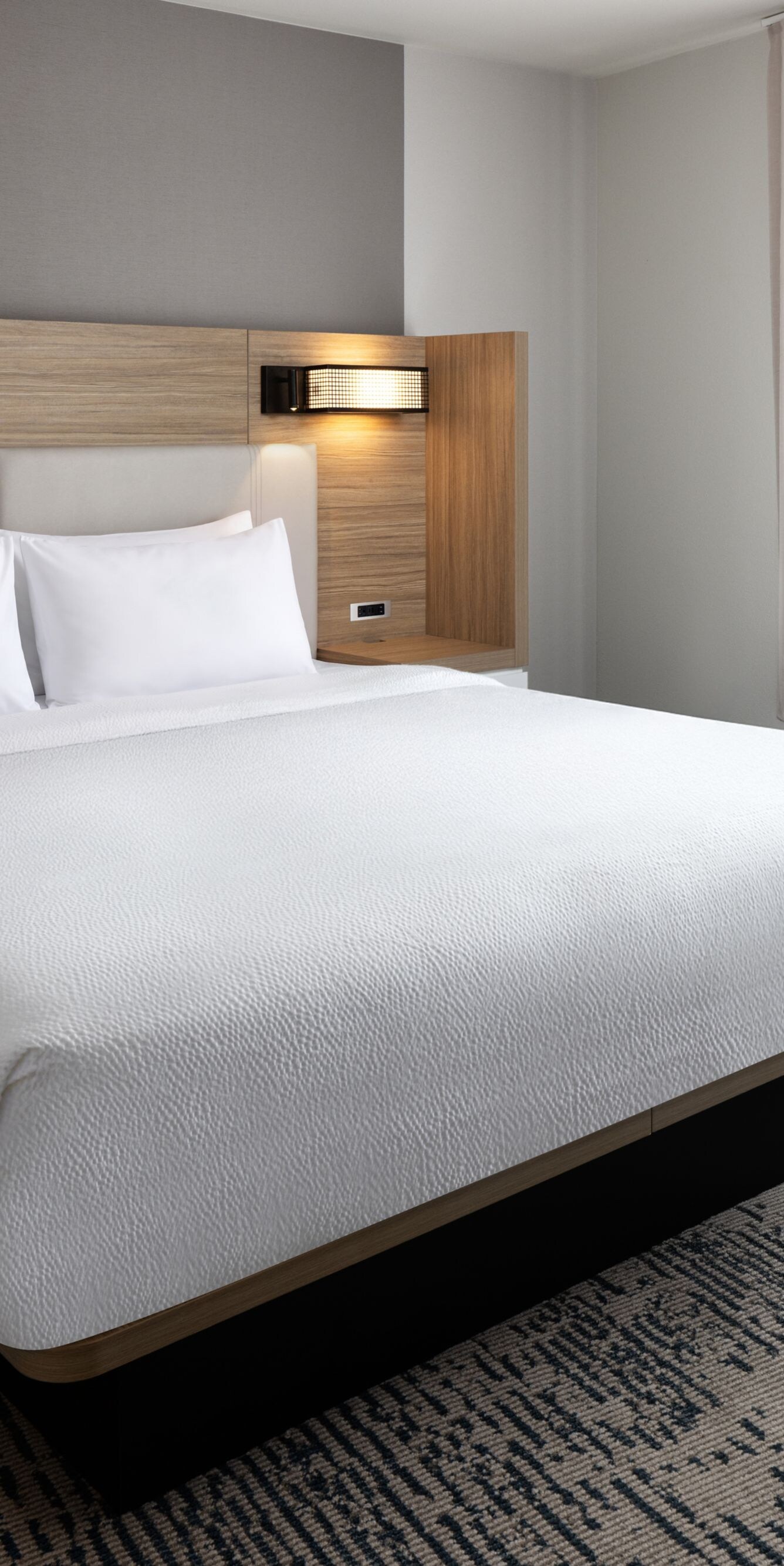 King guest room with modern design
