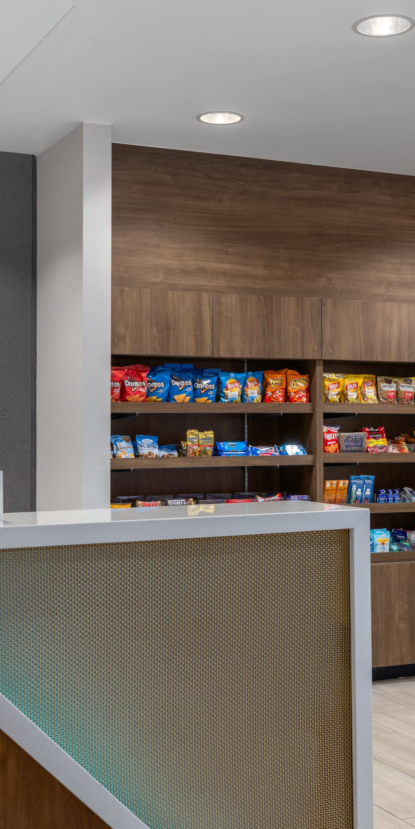 Hotel market with snacks and refrigerated drinks