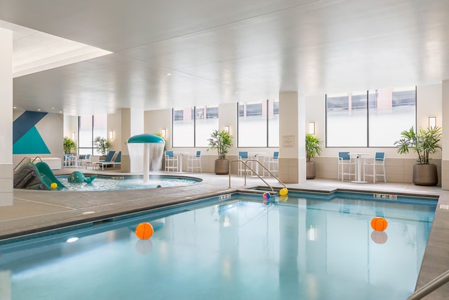 Indoor swimming pool and kid friendly "Cool Pool" 