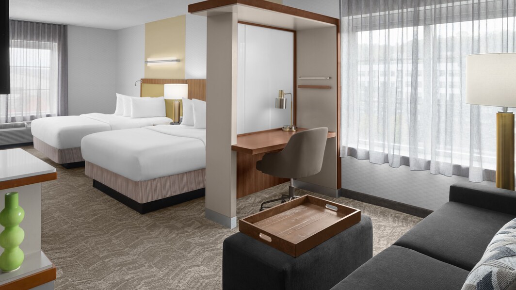 hotel-guest-room-two-queen-beds