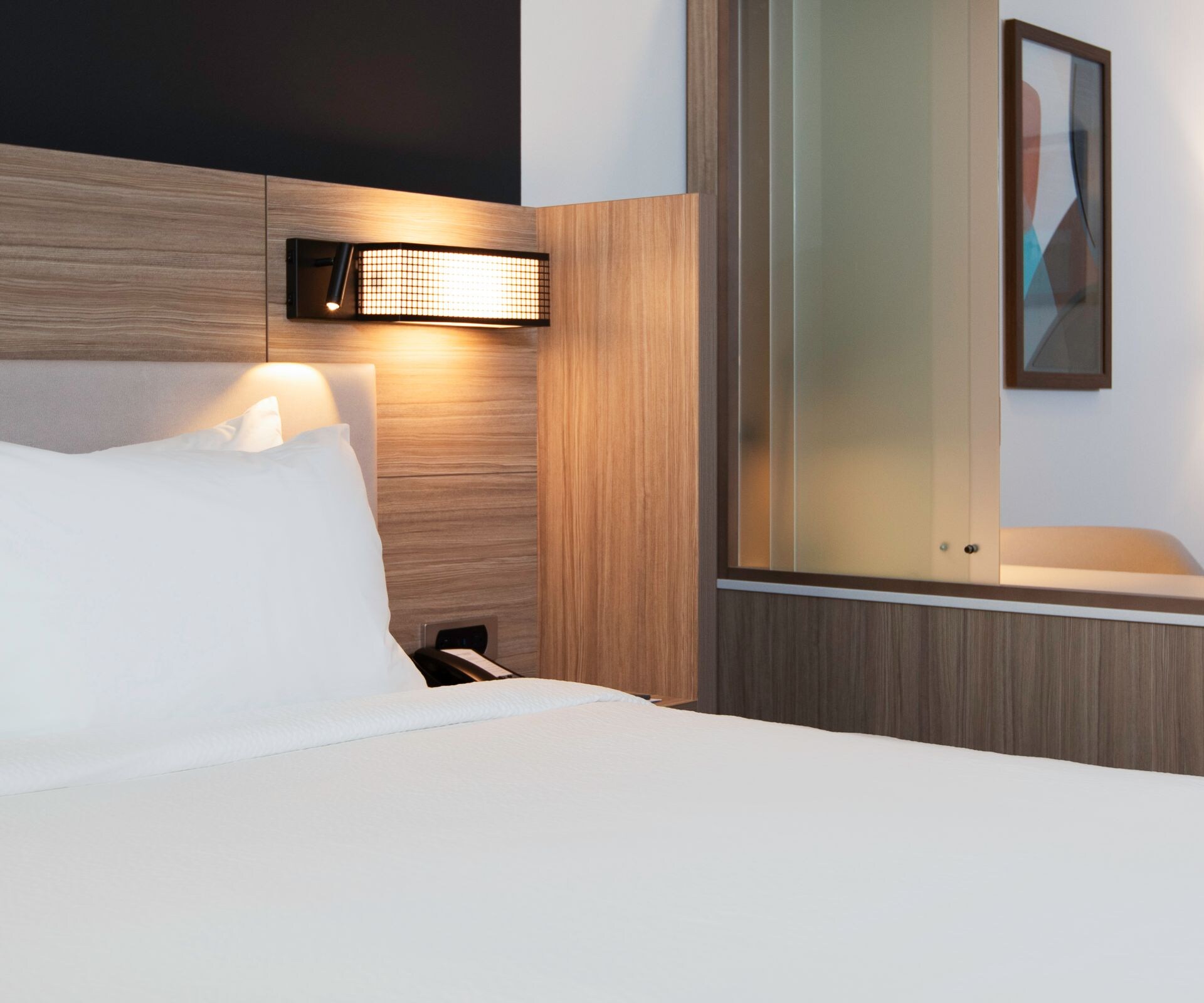 King suite bedroom with modern decor