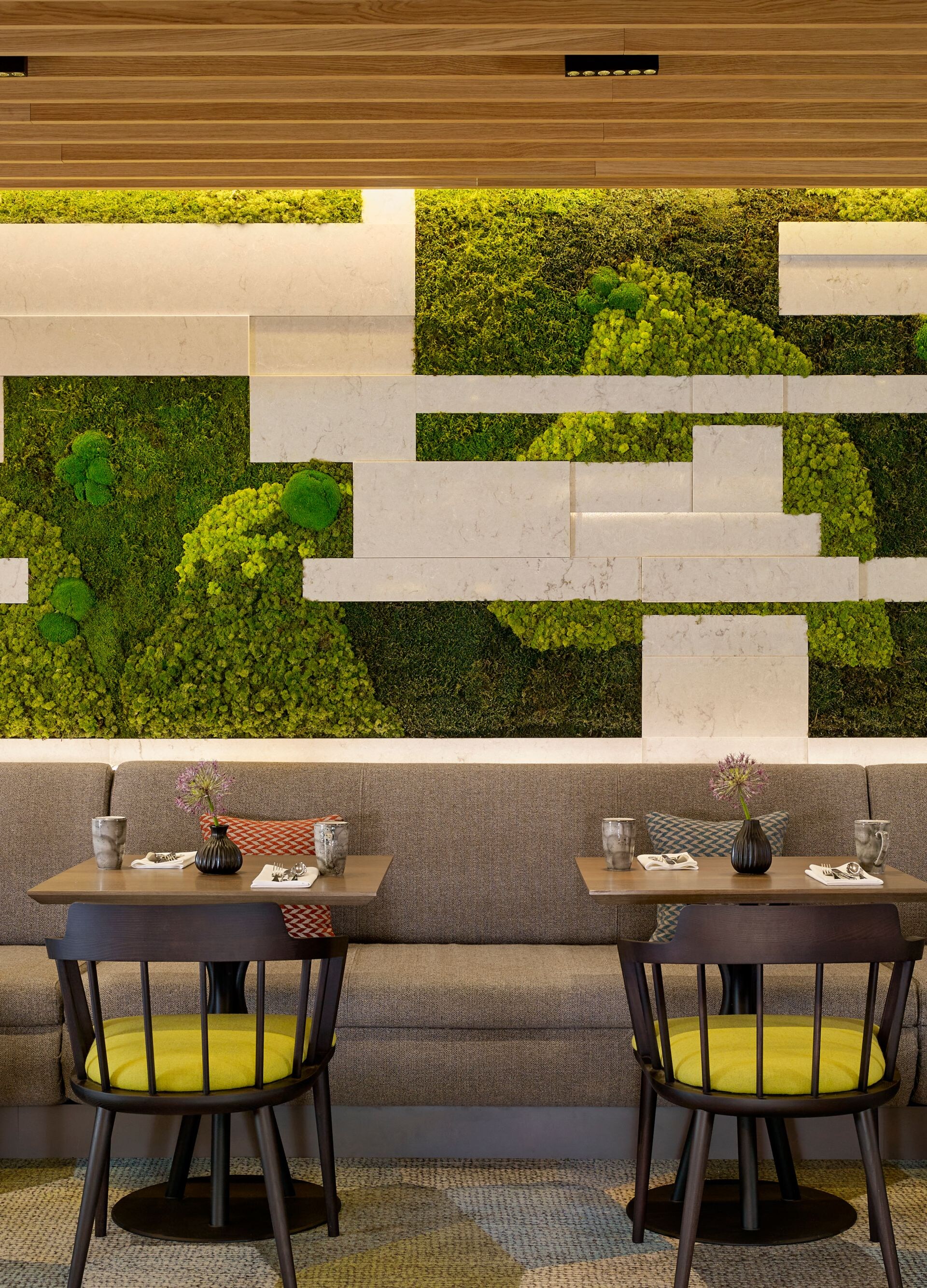 Sitzbereiche in der Sheraton Club Lounge in Amsterdam