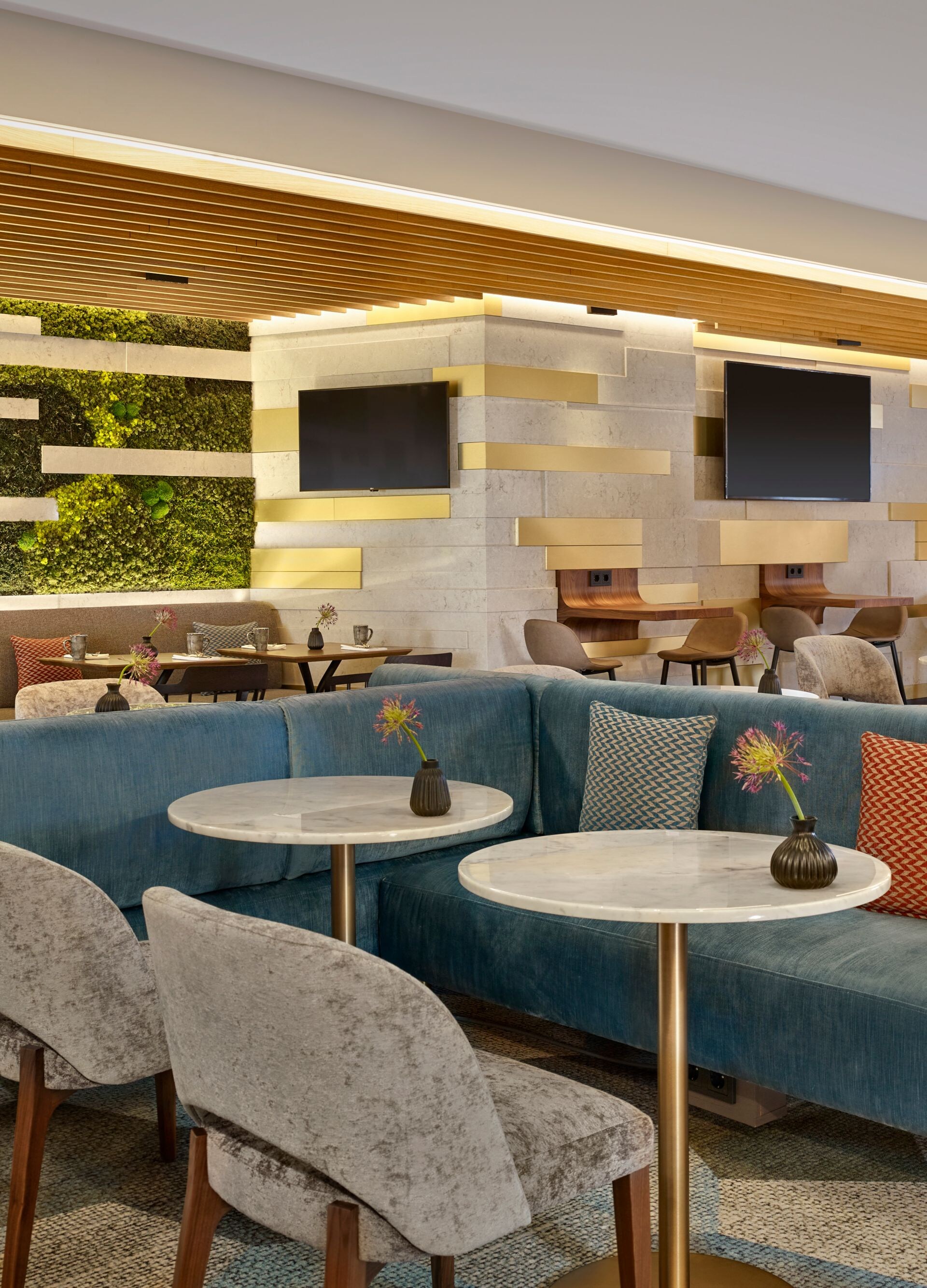 Sitzbereich in der Sheraton Club Lounge am Flughafen