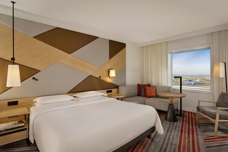 king room with airport view