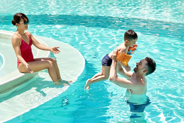 Parents and a kid in the swimming pool