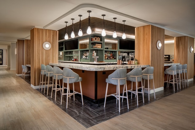 Lobby Bar with countertops and chairs