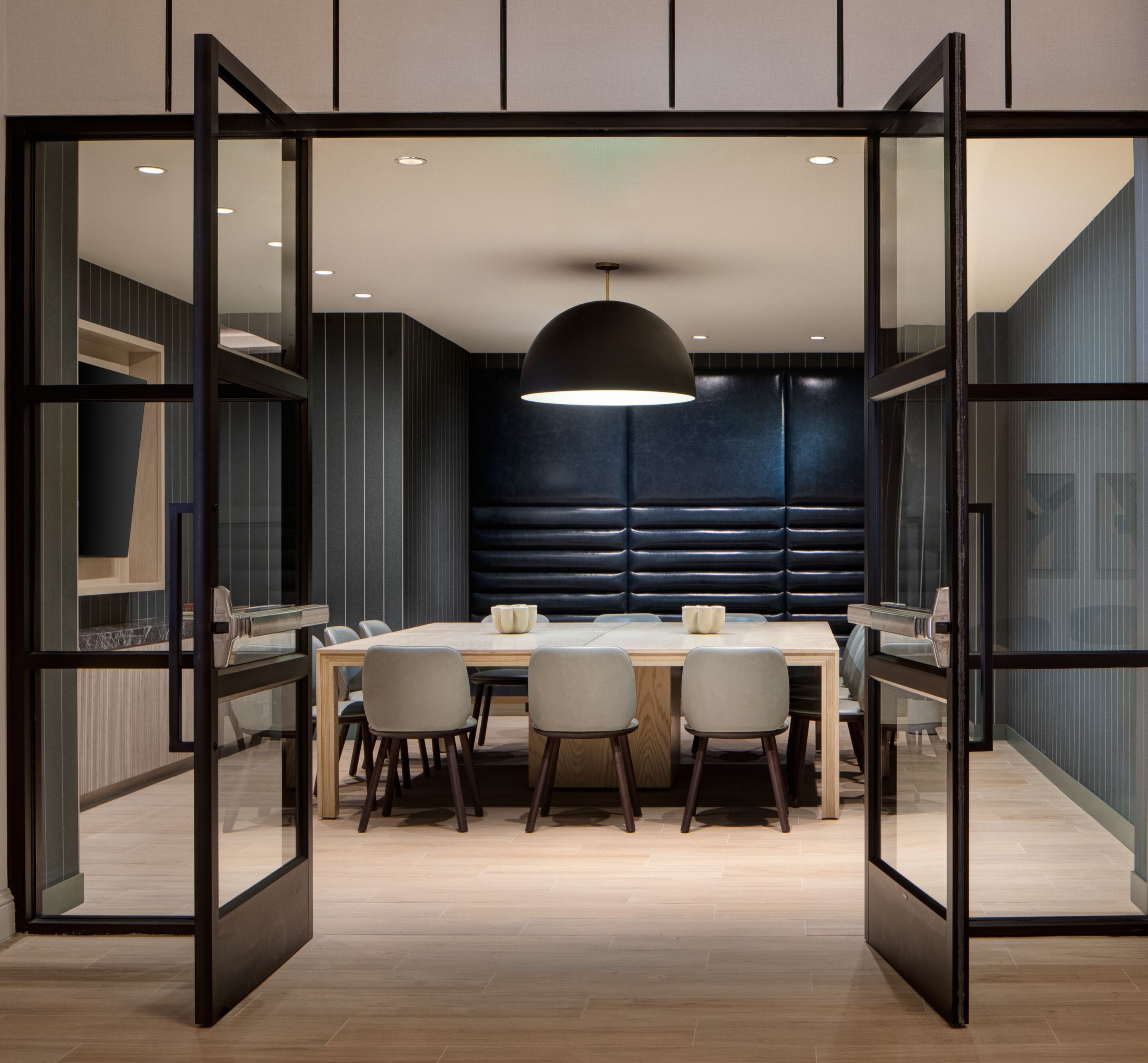 Fort Worth Meeting Studio - Seating for up to 12