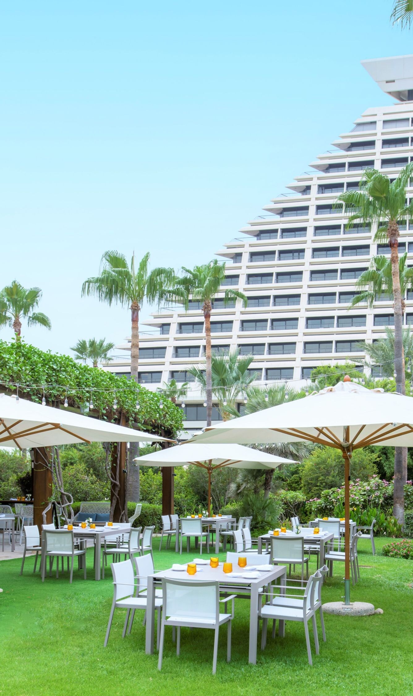 Pool Café Garden